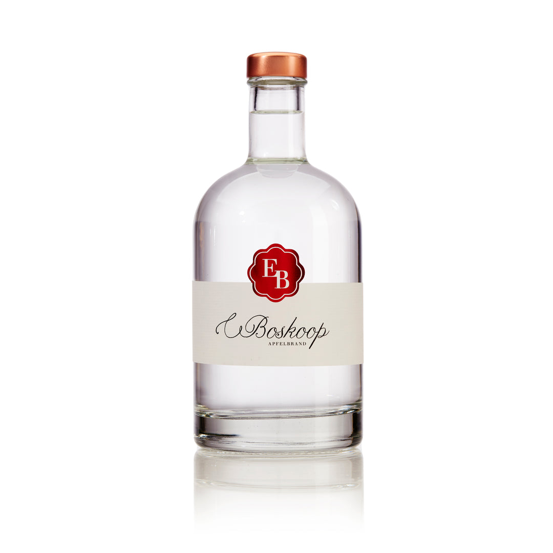 Flasche Boskoop Apfelschnaps aus Streuobst der Destillerie Brunner.