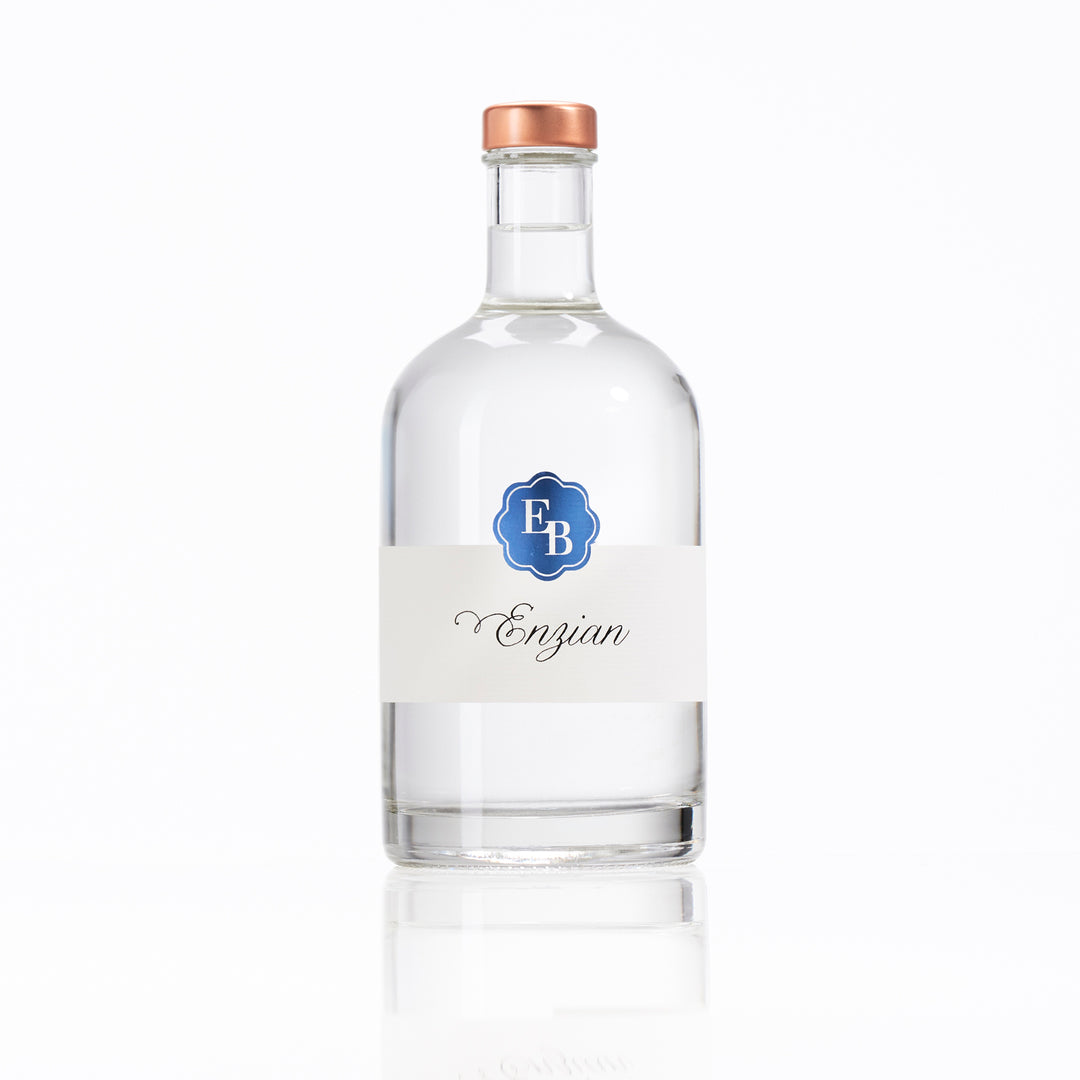 Flasche Enzian Schnaps der Destillerie Brunner.