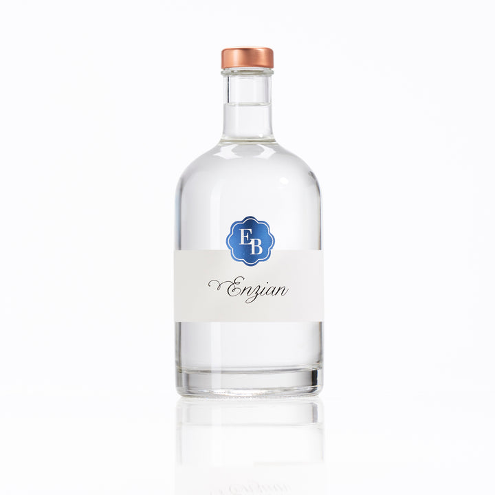 Flasche Enzian Schnaps der Destillerie Brunner.