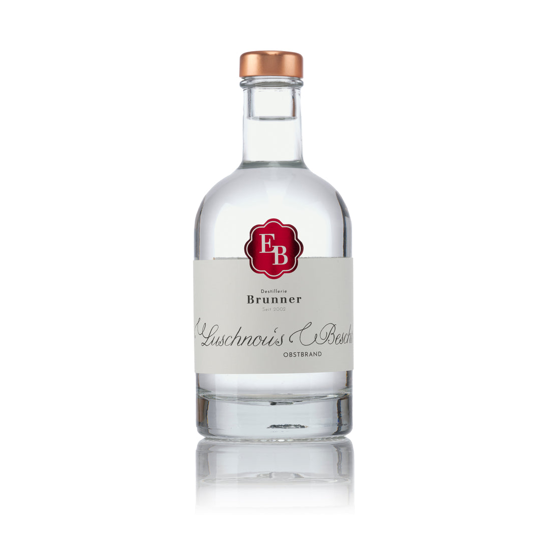 Flasche Obstler Luschnou's Bescht der Destillerie Brunner.
