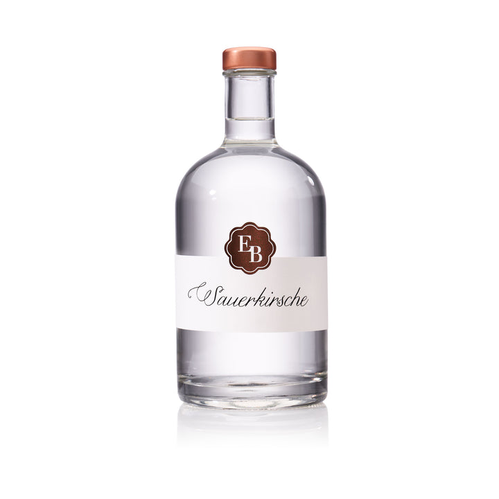 Flasche Weichselschnaps aus Sauerkirschen der Destillerie Brunner.