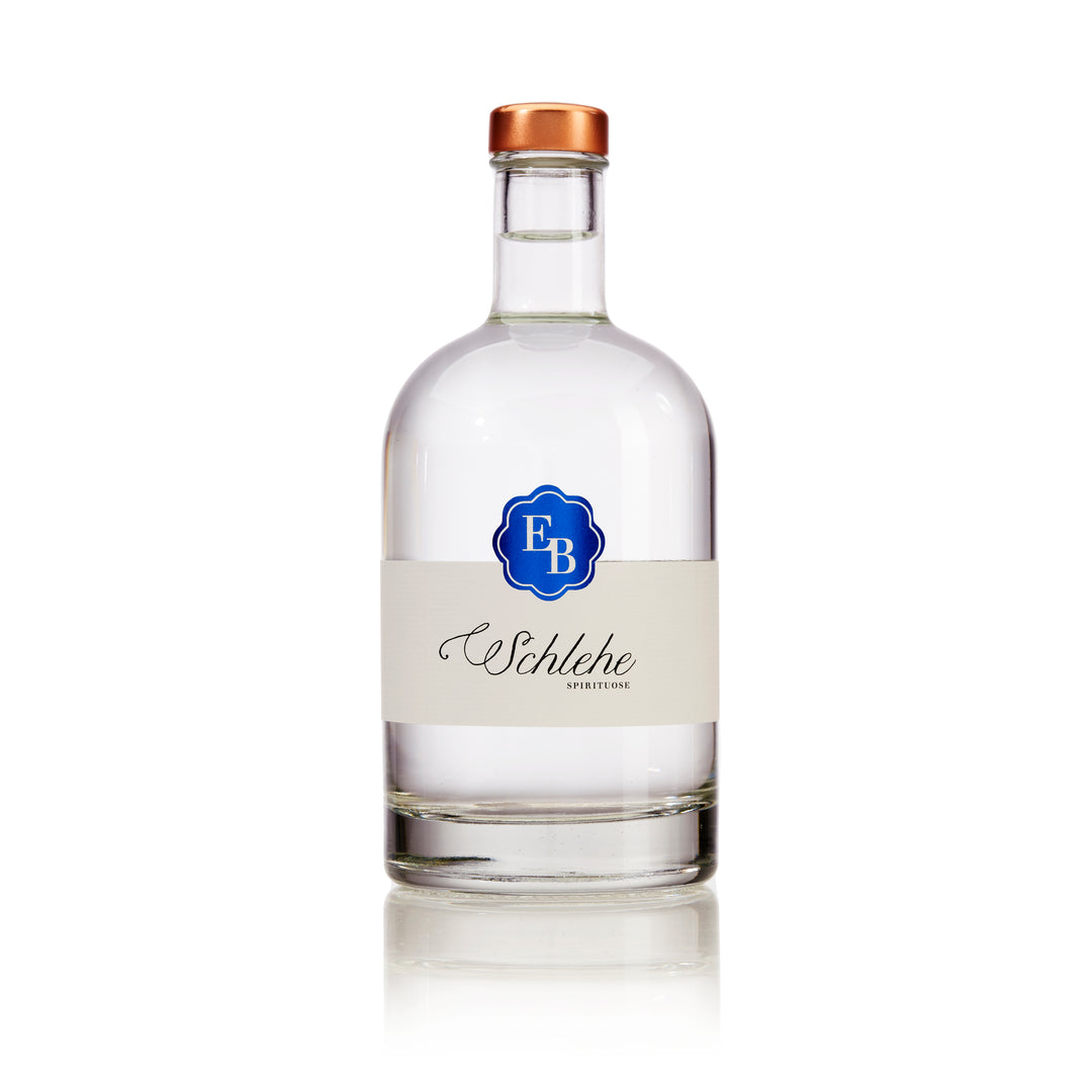 Flasche Schlehenschnaps der Destillerie Brunner.