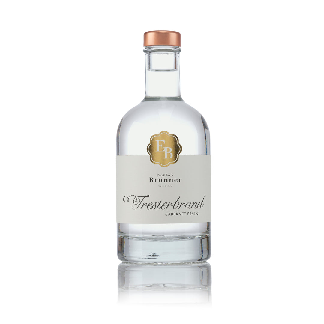 Flasche Tresterbrand Cabernet Franc der Destillerie Brunner.