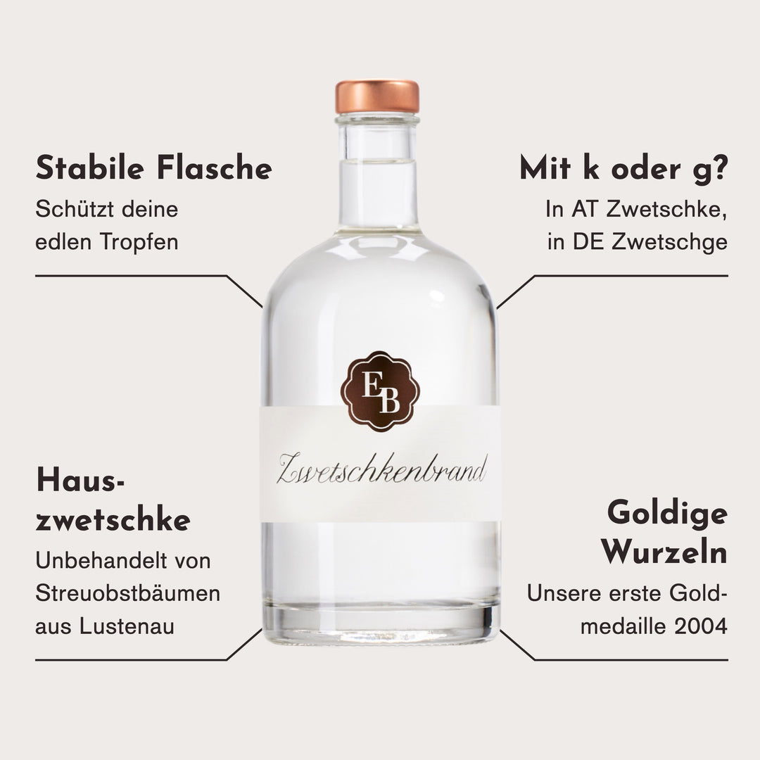 Merkmale des Zwetschkenschnaps: unbehandelte Hauszwetschken von Streuobstbäumen aus Lustenau, in Österreich Zwetschke und in Deutschland Zwetschge, unsere erste Goldmedaille 2004.
