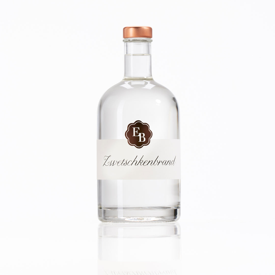 Flasche Zwetschkenschnaps der Destillerie Brunner.